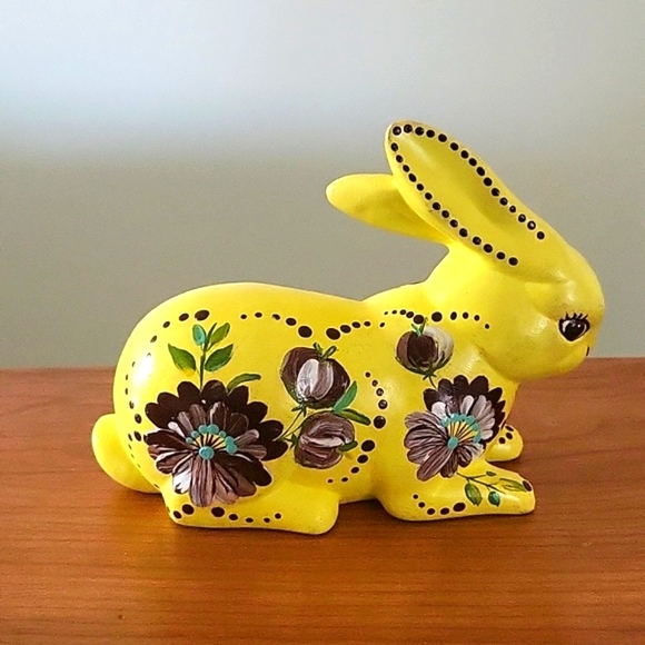 Hand Painted Bunny Rabbit Figure Hobbyist - Picture 2 of 7